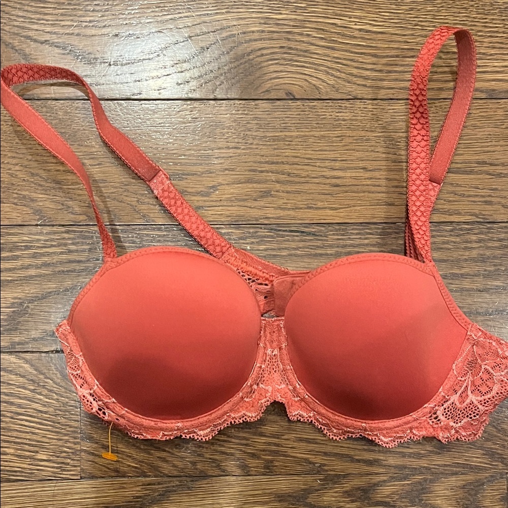 Simone Perele 34C Elegant Lace Trimmed Bra in Coral
